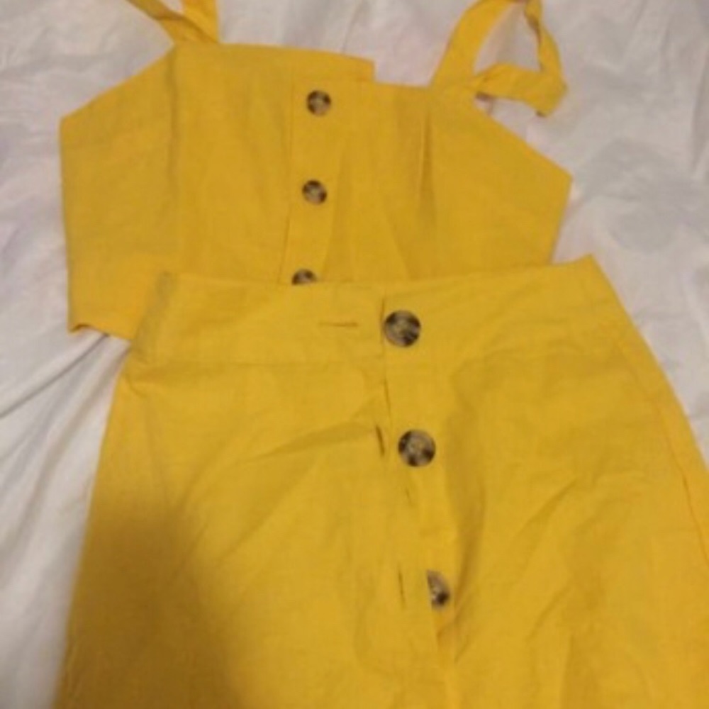 Yellow set - brand new - Picture 3 of 4